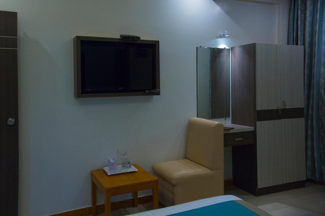 Hotel Aishwarya Le Royal à Mysore Extérieur photo