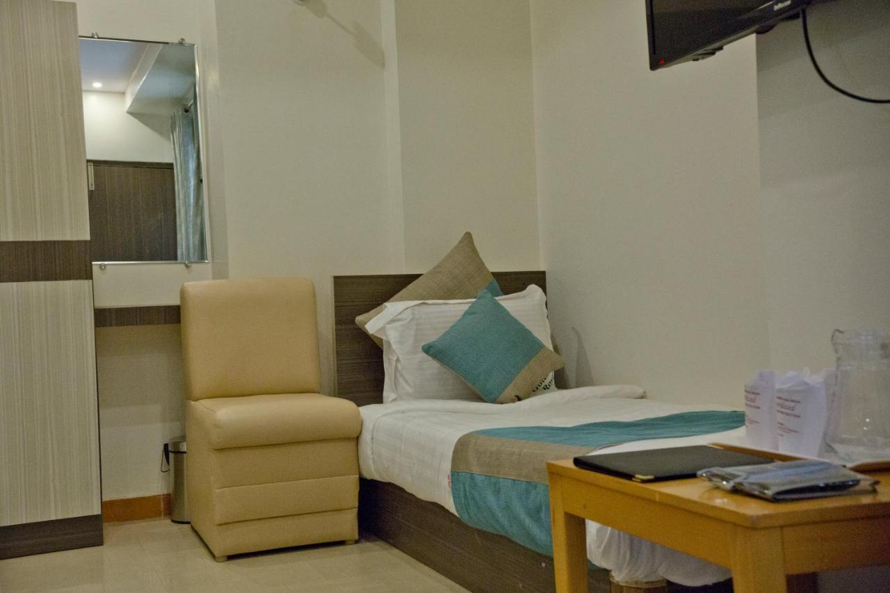 Hotel Aishwarya Le Royal à Mysore Extérieur photo